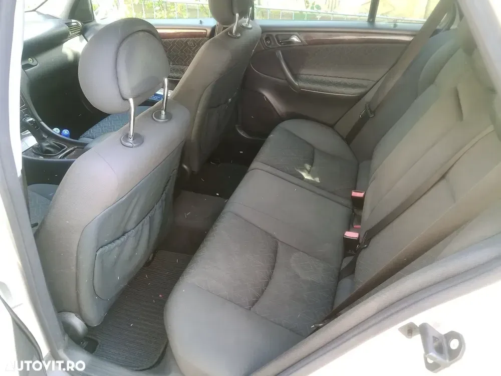 Mercedes-Benz C W203 220 T CDI Elegance — imagine 5