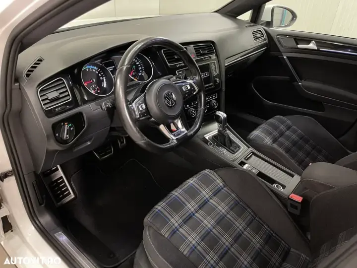 Volkswagen Golf VII